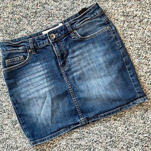 SUPER CUTE!  H&M LOGG Denim Jean Mini Skirt